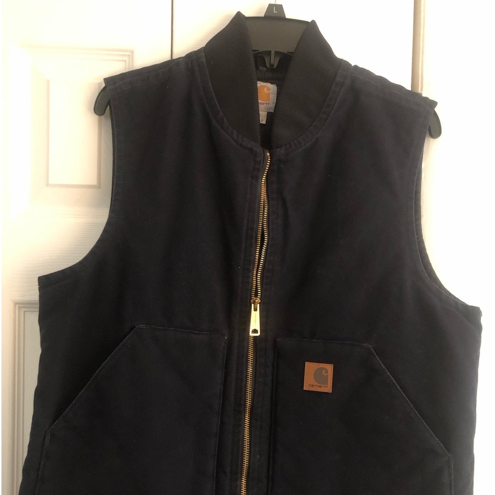 Irregular Carhartt navy blue guys vest.